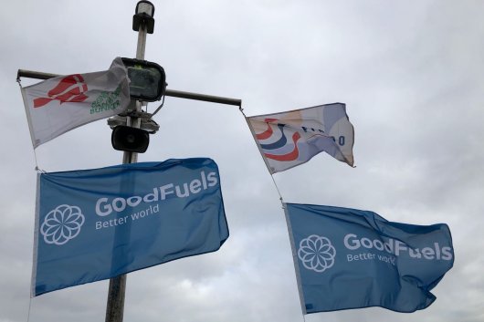 Company flags of GoodFuels Marine and Reinplus Fiwado Bunker.