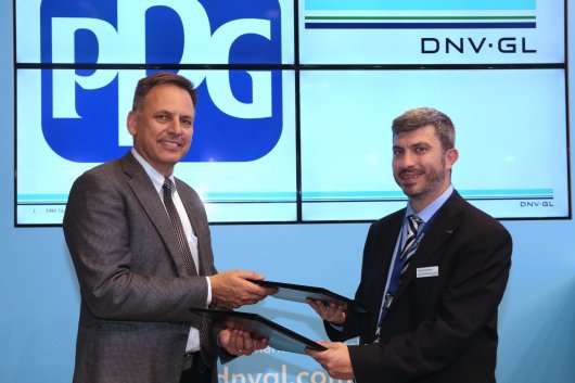 PPG's Tom Molenda (left), Global Director Marine Coatings, and DNV GL's George Dimopoulos (right), Head of R&D and advisory Greece, sign the collaboration agreement.