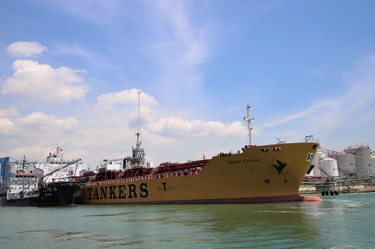 The Stolt Virtue was refuelled during the first concurrent bunkering operation at Stolthaven's facility in Jurong Island, Singapore, on January 30, 2018.