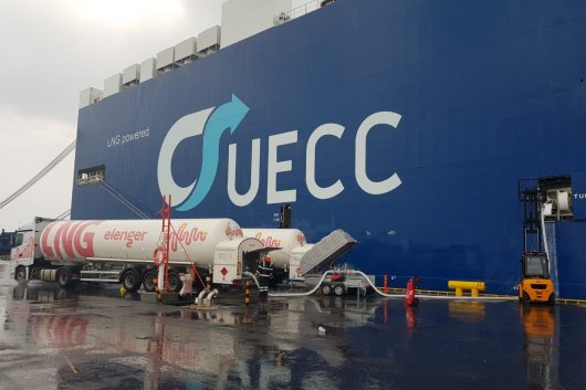 An Elenger tank trailer supplies LNG to UECC's car carrier, the M/V Auto Energy, on September 6, 2019.