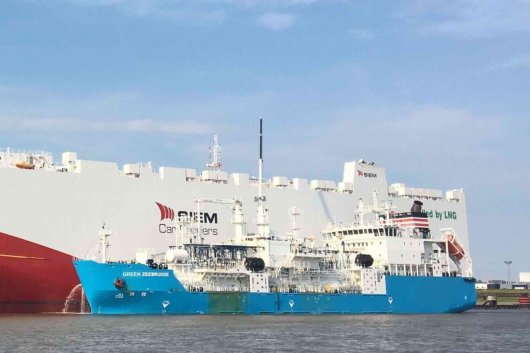 The Green Zeebrugge, pictured supplying LNG to the Siem Confucius.
