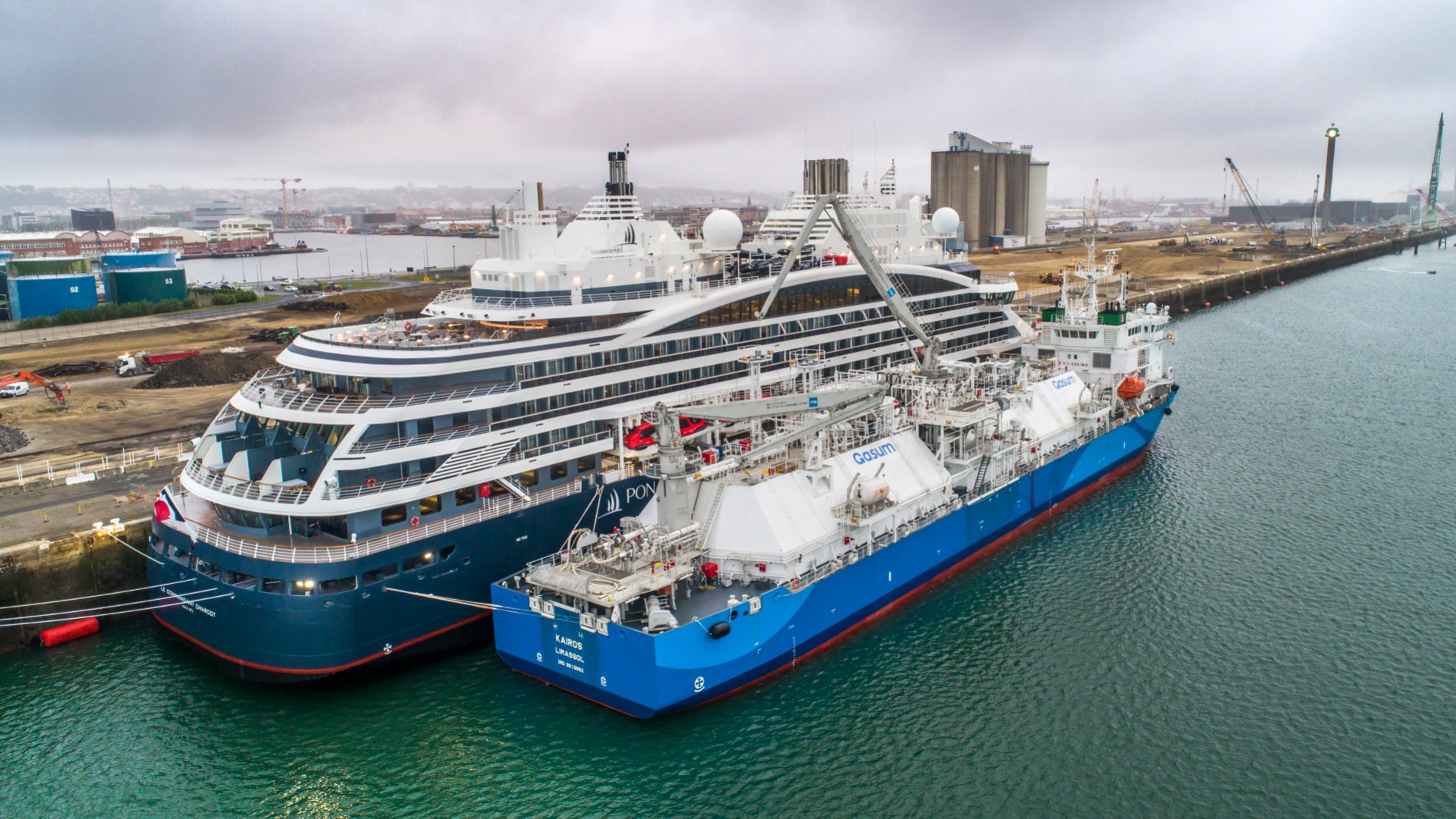 Gasum's deliver vessel, Kairos, supplies LNG to Ponant's polar exploration ship, Le Commandant Charcot.