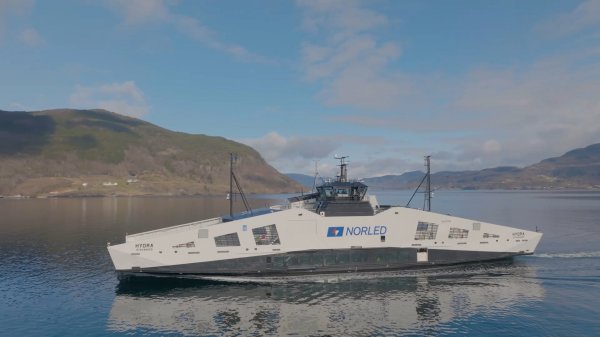 MF Hydra — the world's first liquid hydrogen vessel