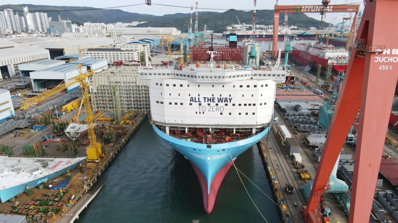 Maerk's first large (16,000 TEU) methanol-enabled vessel.