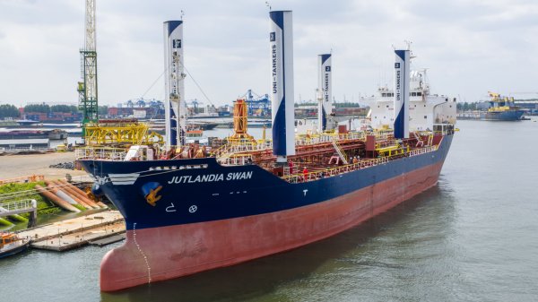 The M/T Jutlandia Swan, operated by Uni-Tankers.