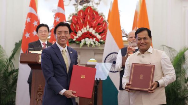 Jeffrey Siow and Sarbananda Sonowal, MoU signing.