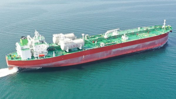 Dual-fuel ship.