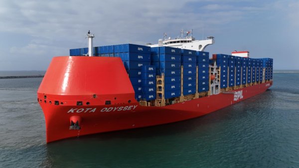 8,200 TEU LNG dual-fuel container vessel Kota Odyssey.