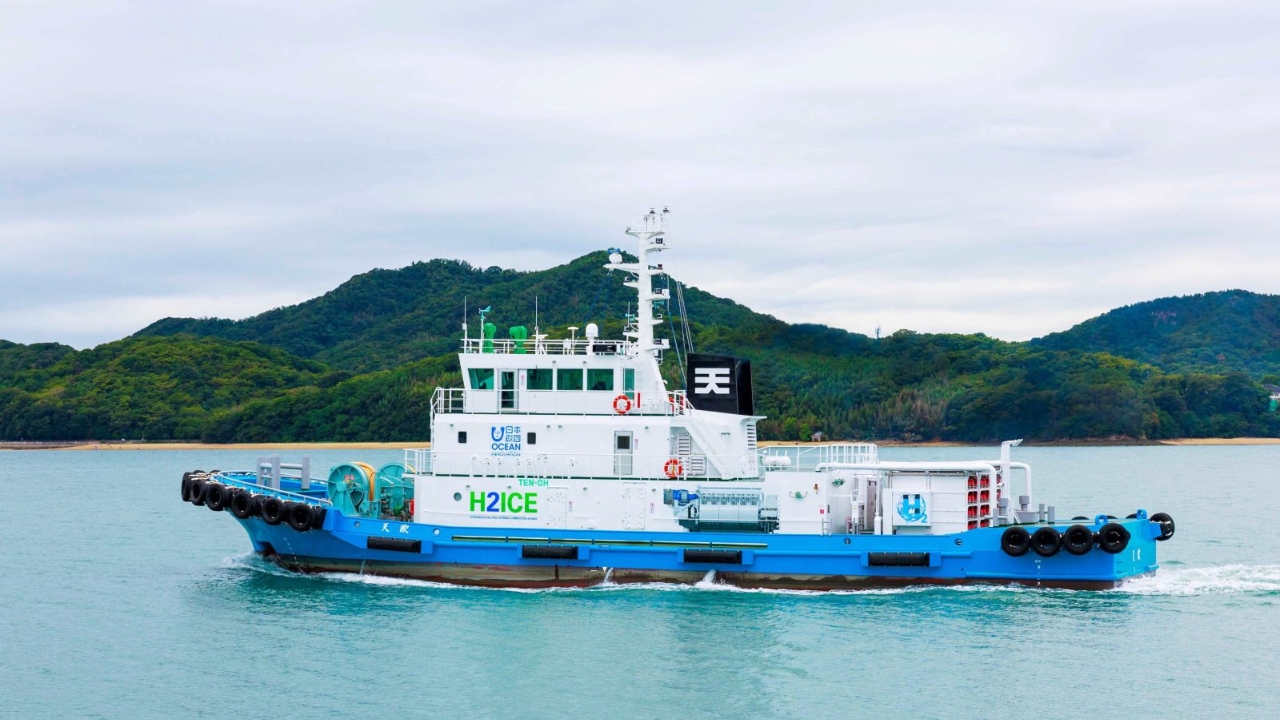 TEN-OH Japan's first hydrogen dual-fuelled tug.