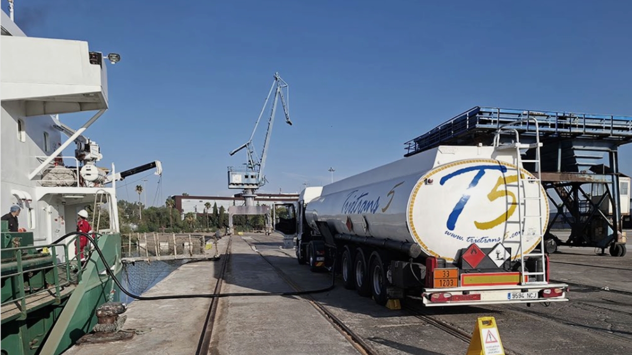 Viroque Energy bunkering operation at Port of Seville.