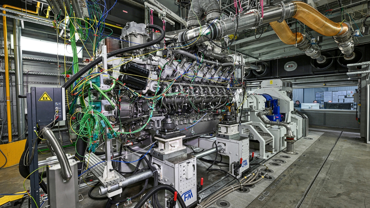 Rolls-Royce first pure methanol marine engine.