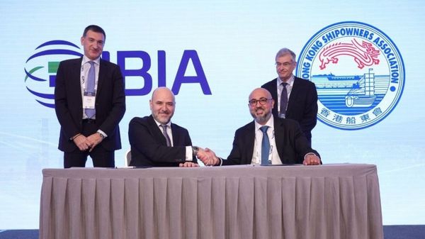 IBIA and Hong Kong Shipowners Association MoU signing.