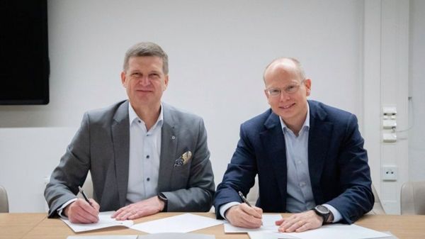 Wärtsilä and Aalto University partnership signing.