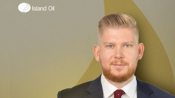 Christian Larsen, Island Oil.