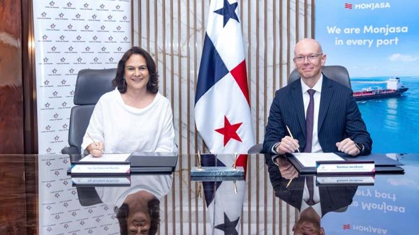 Panama Canal Authority and Monjasa partnership signing.
