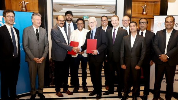 Uniper and AM Green agreement signing.