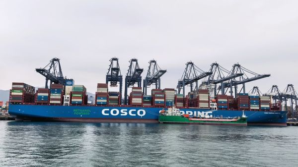 Methanol bunkering operation at Yantian Port.