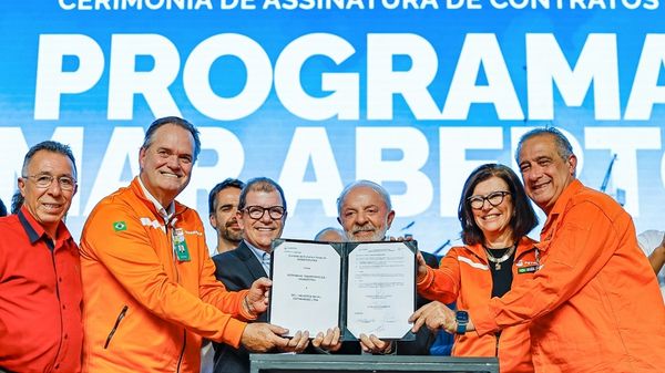 Petrobras and Transpetro signing ceremony.