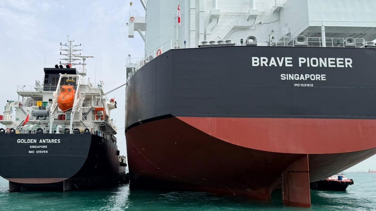 Golden Antares and Brave Pioneer methanol bunkering.