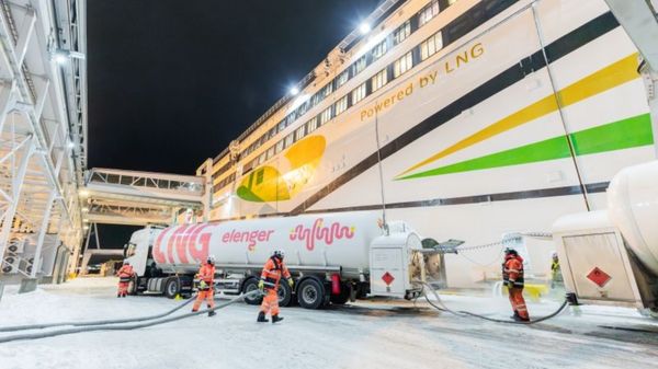 MyStar vessel truck-to-ship bunkering.