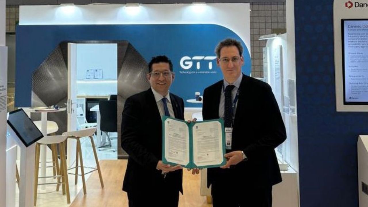 AiP award ceremony for cubic tank concept.