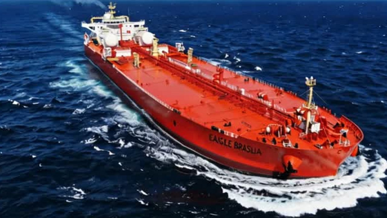 Photograph of the Aframax tanker Eagle Brasilia at sea.