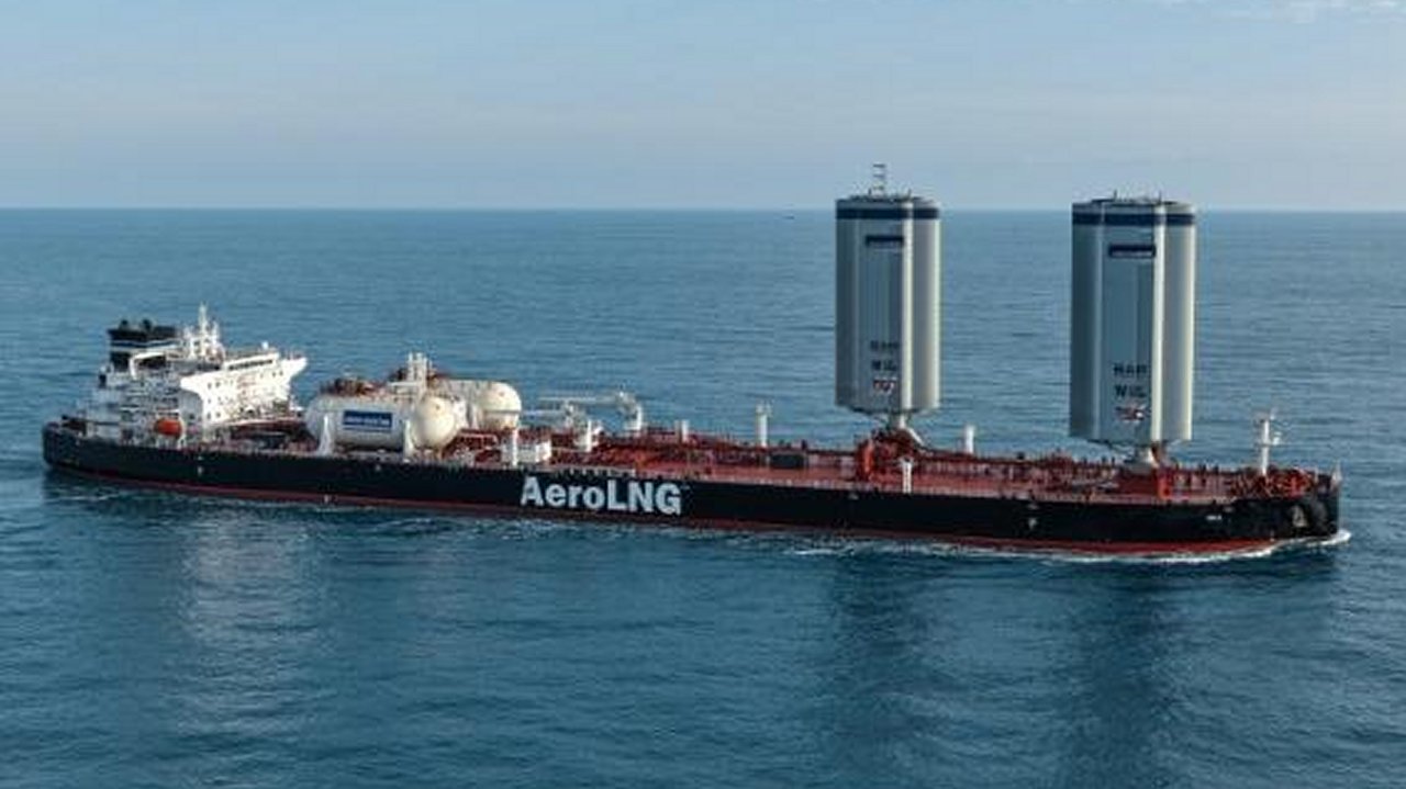 'AeroLNG' ship with WindWings installation.