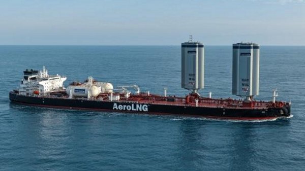 'AeroLNG' ship with WindWings installation.