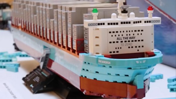 Lego Ane Maersk video screenshot.