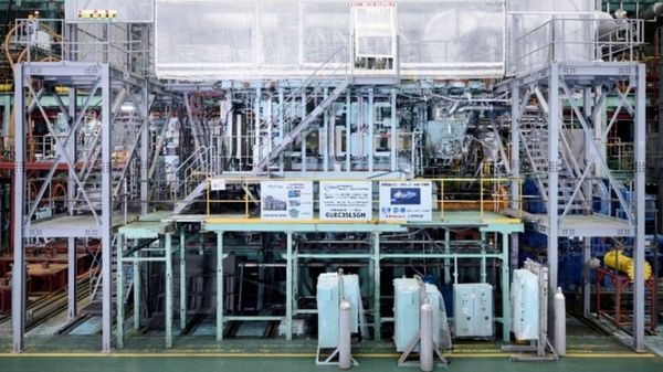 Hydrogen-fuelled engine 6UEC35LSGH.