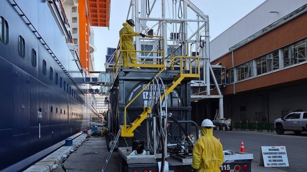 Methanol bunker fuel delivery.