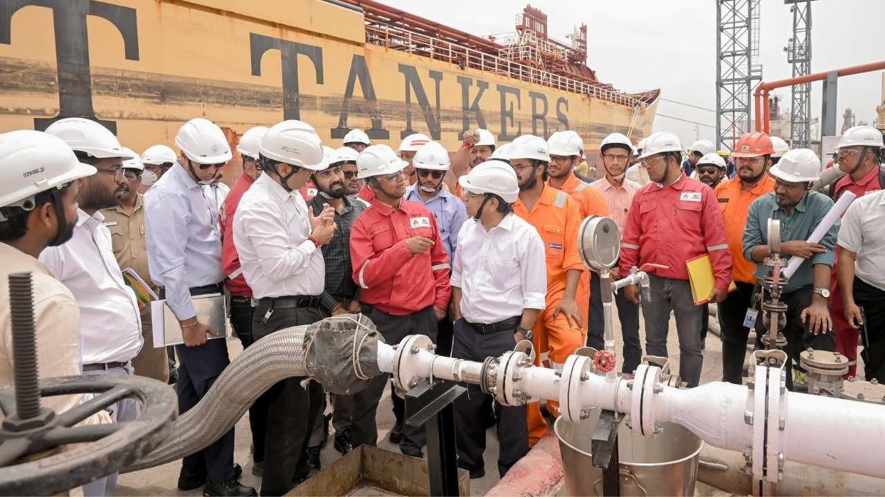 Methanol bunkering demonstration at Kandla.