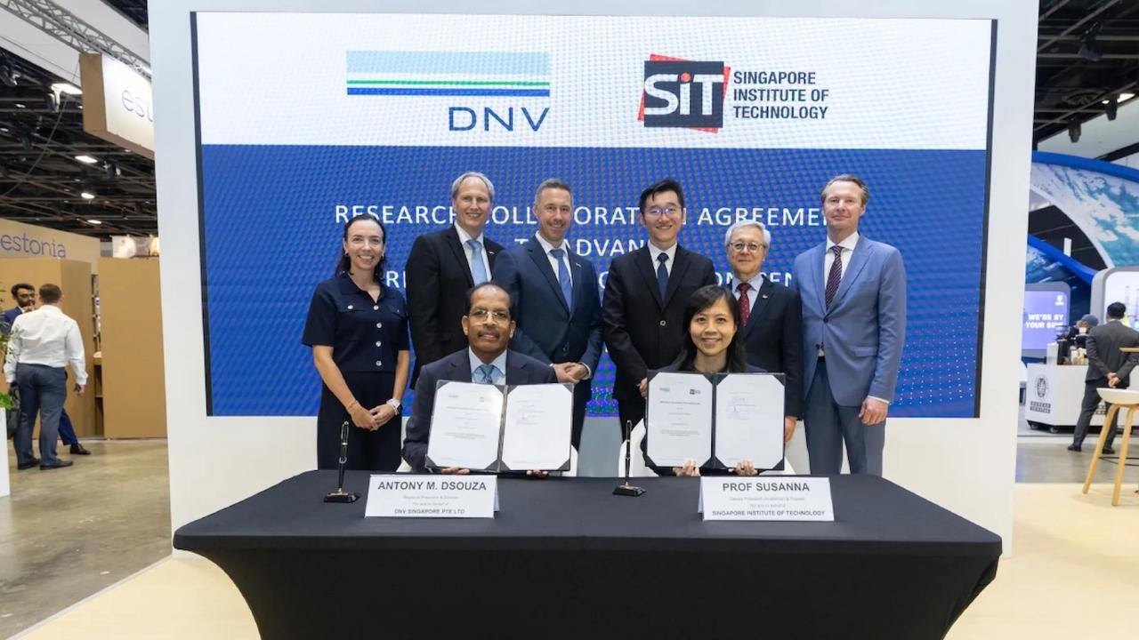 DNV and the Singapore Institute of Technology (SIT) signing.