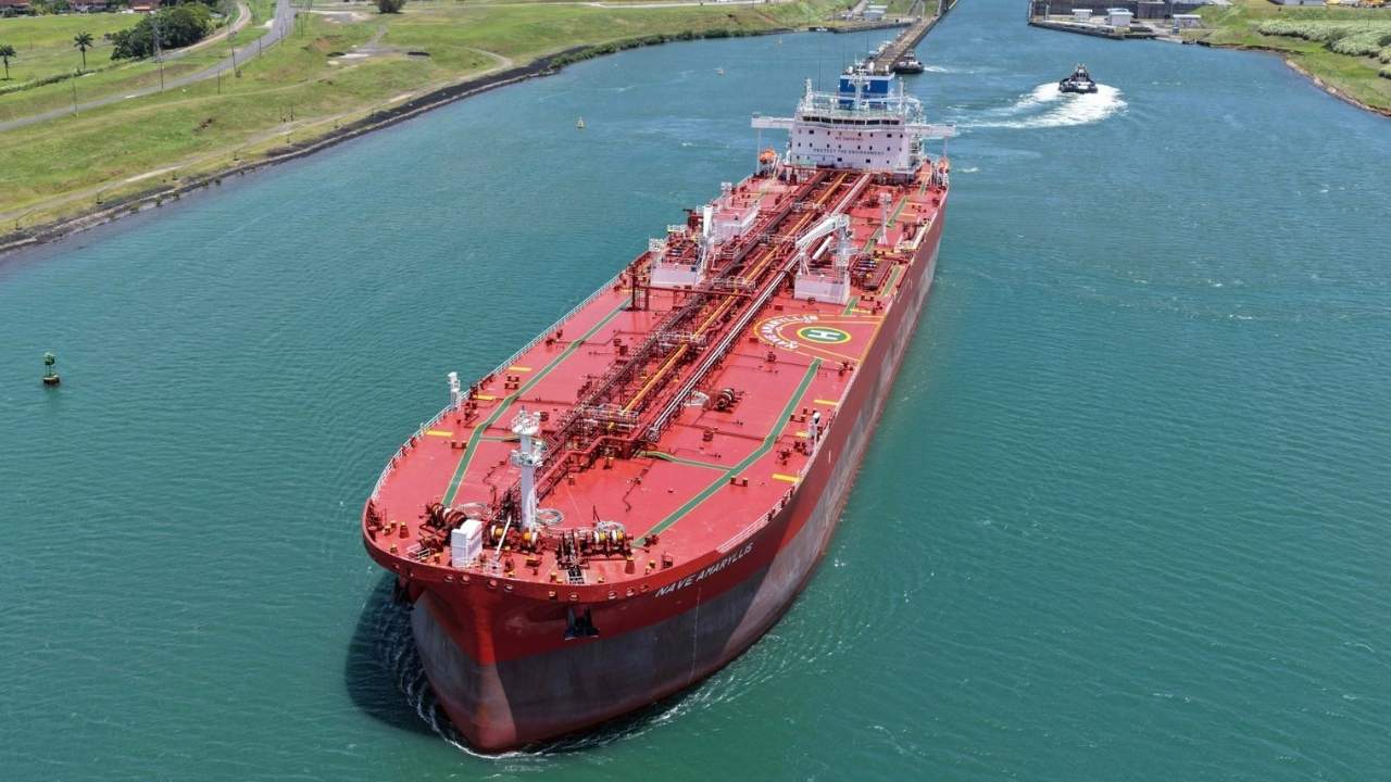 Nave Amaryllis vessel.