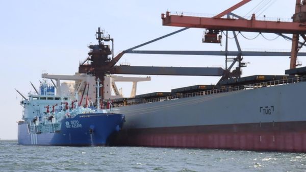 Seto Azure ship-to-ship (STS) LNG bunkering operation.