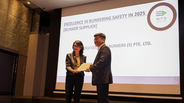 Fratelli Cosulich receives MPA bunkering safety award.
