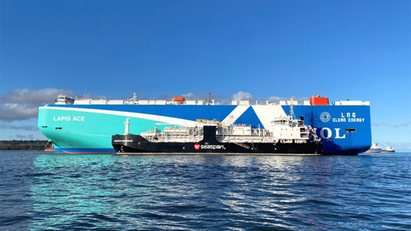 Lapis Ace ship-to-ship LNG bunkering operation.