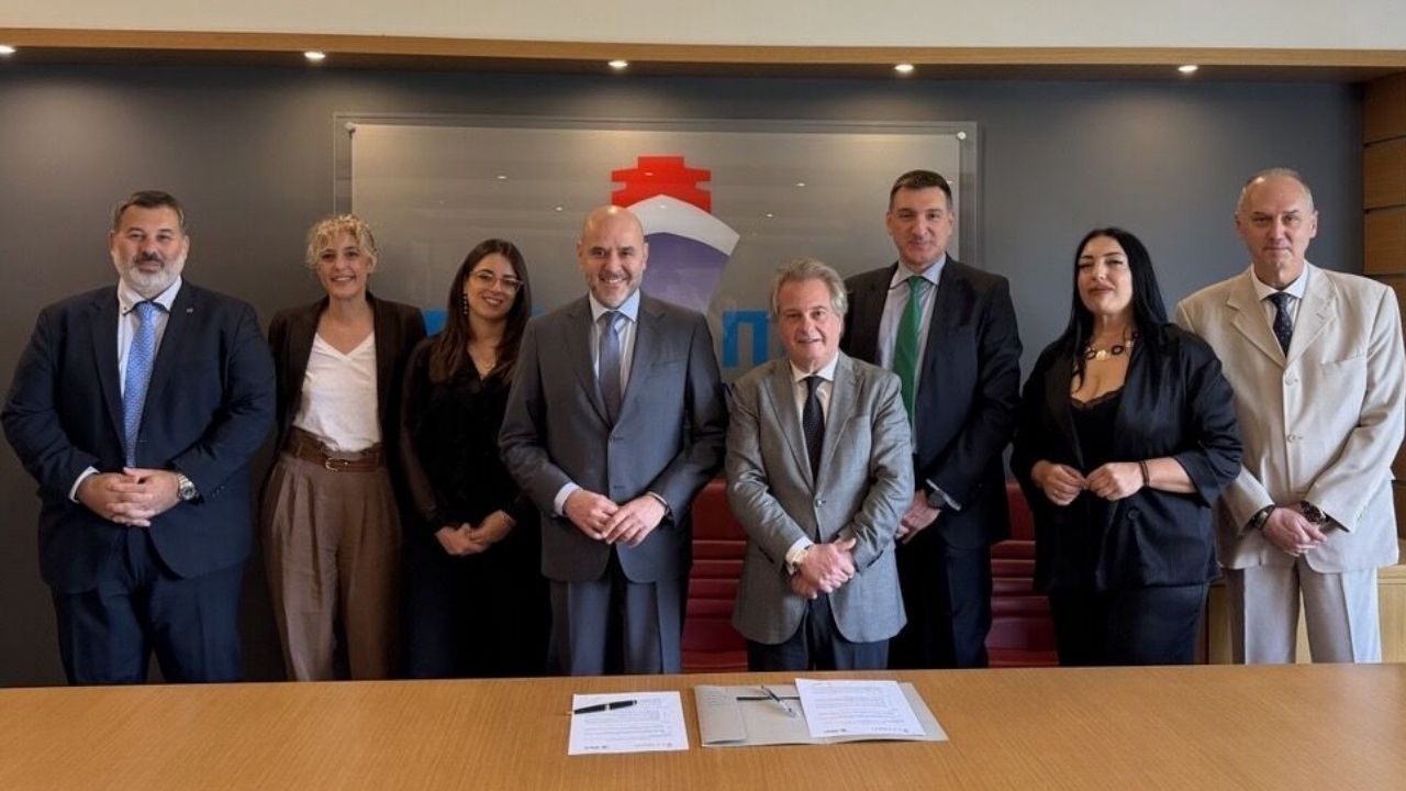 IBIA and EENMA MoU signing.