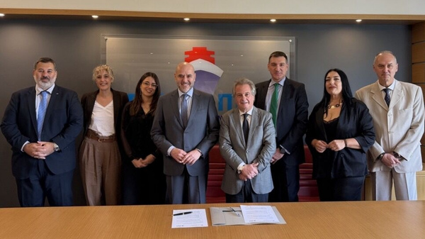 IBIA and EENMA MoU signing.