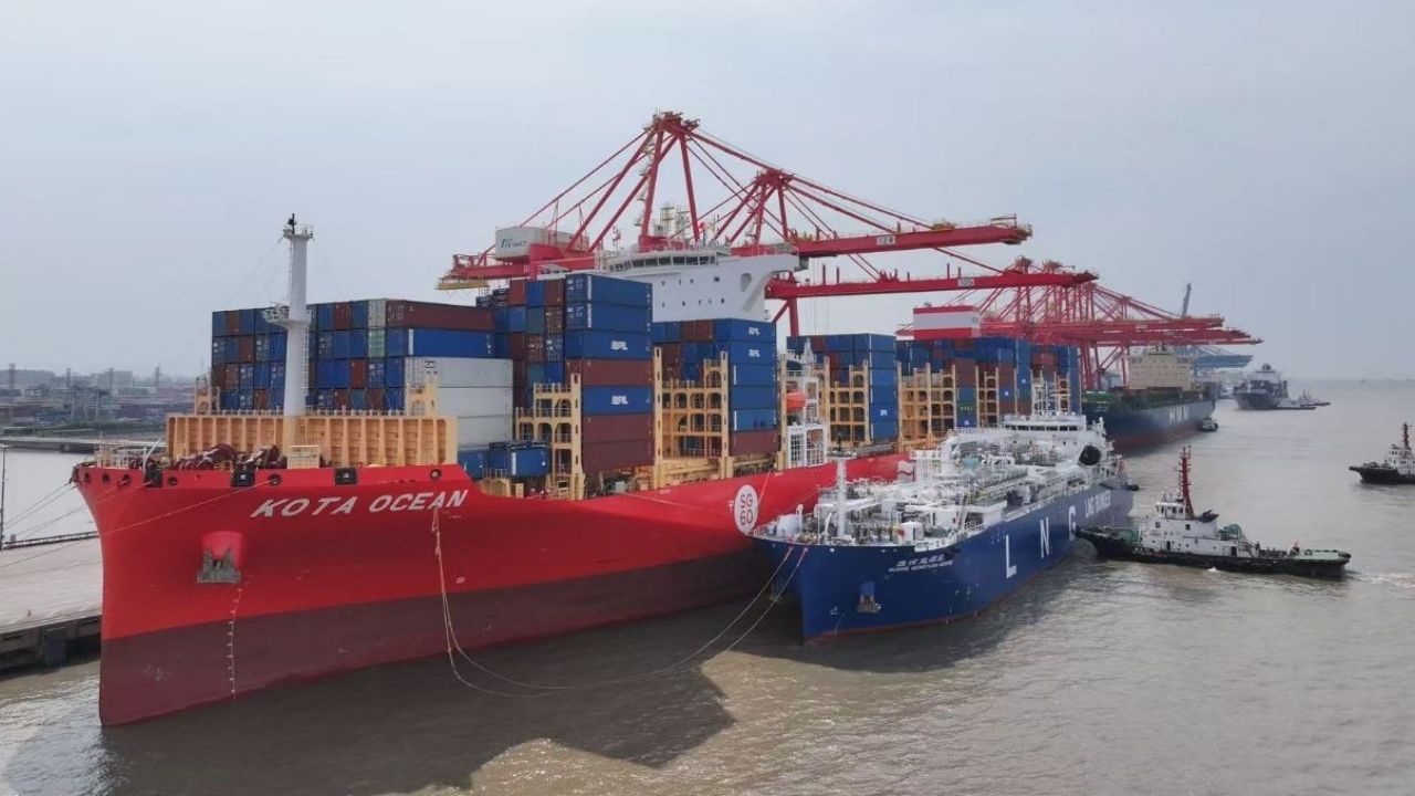 Kota Ocean ship-to-ship (STS) LNG bunkering operation.