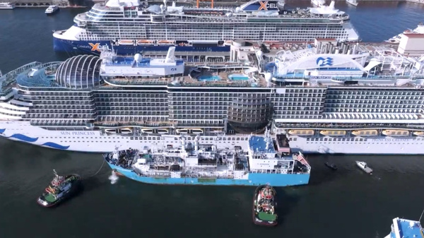 Sun Princess ship-to-ship (STS) LNG bunkering operation.