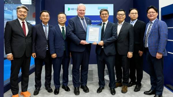 AiP award ceremony for LPG dual-fuel 1,400-teu container vessel design.