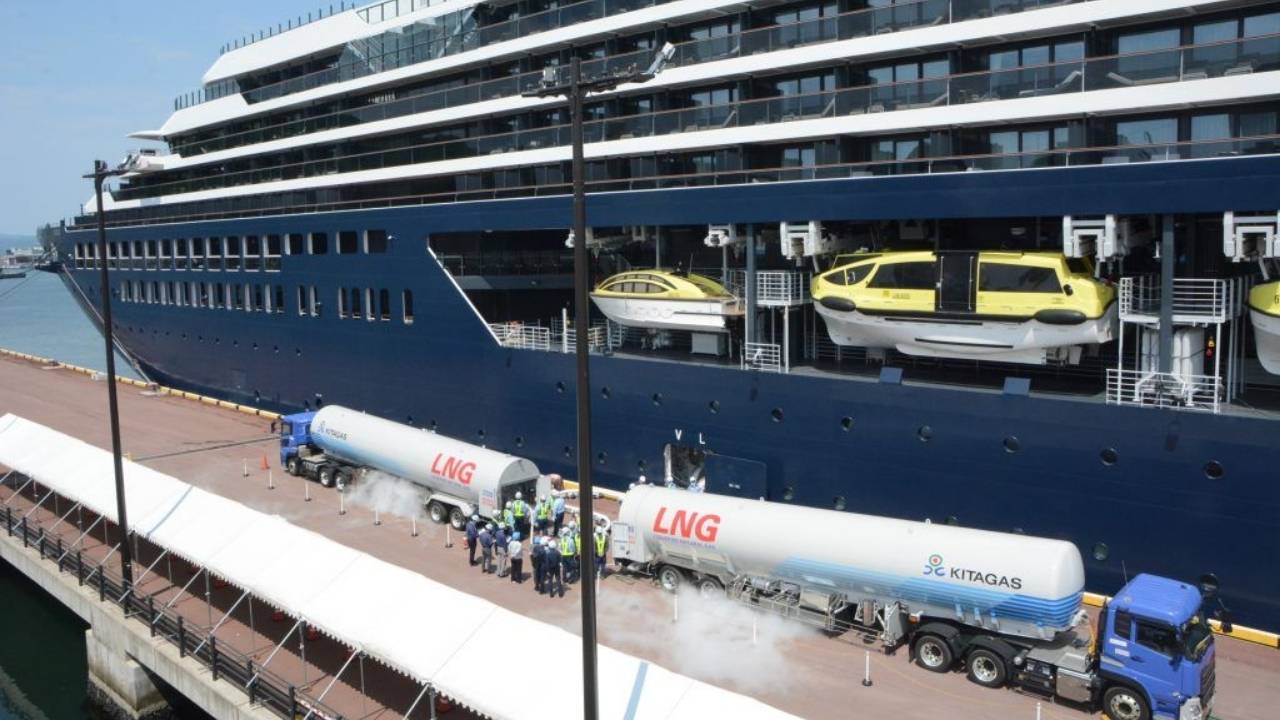 Luminara vessel truck-to-ship bunkering.