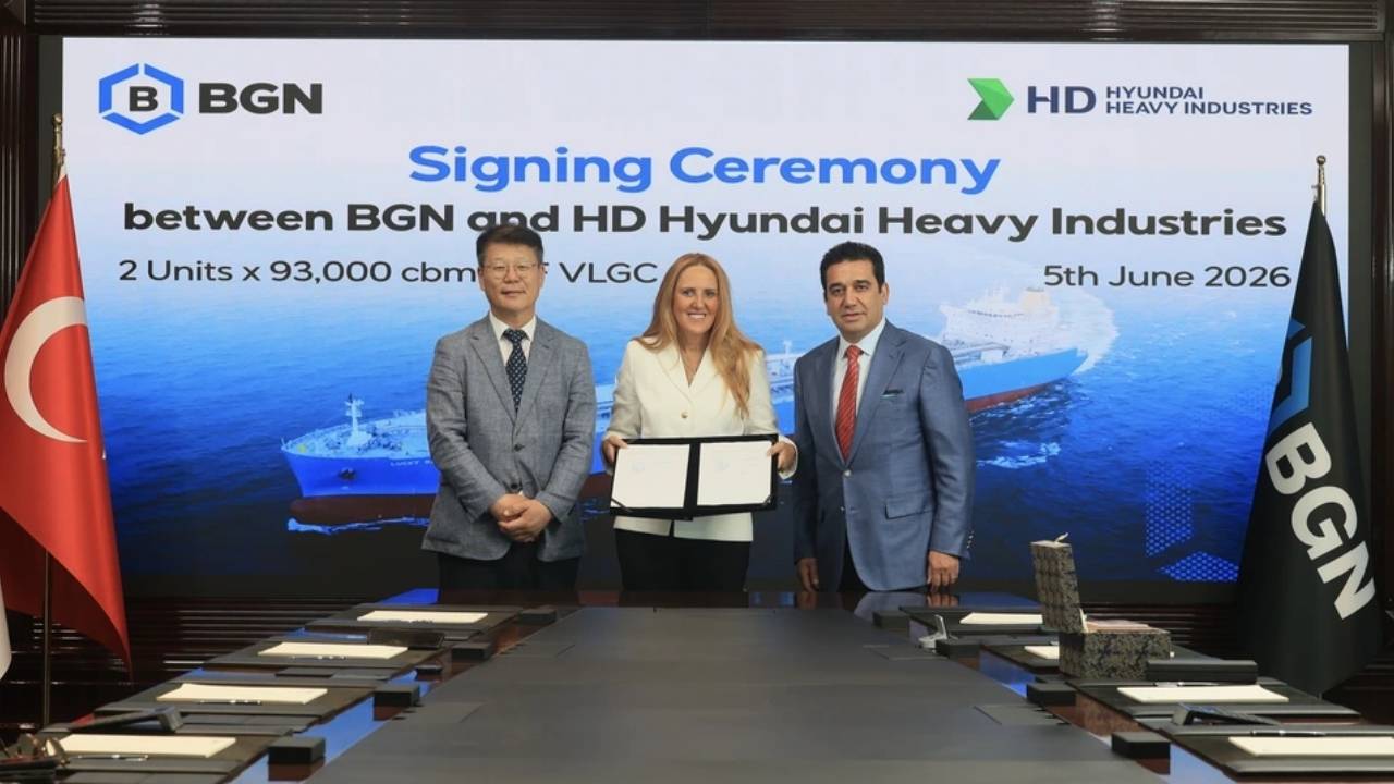 BGN and HD HHI signing ceremony.