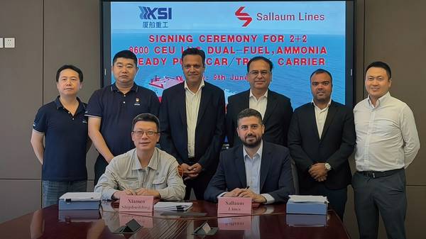 Signing ceremony for 8,600-ceu dual-fuel PCTCs.