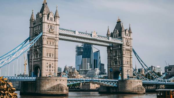 Tower Bridge, London.