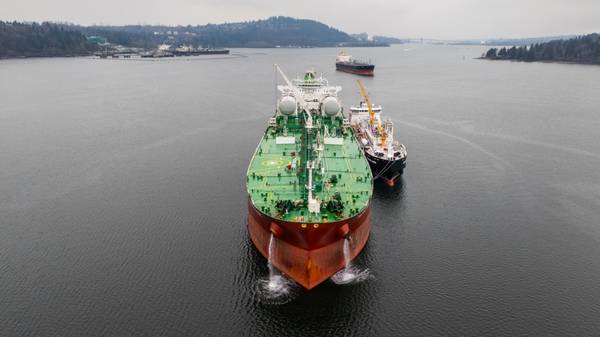Seaspan Lions (STS) LNG bunkering operation.