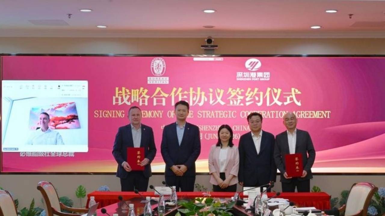 BV and Shenzhen Port Group agreement signing.