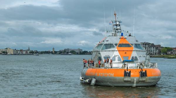 Tara Polar Station vessel.
