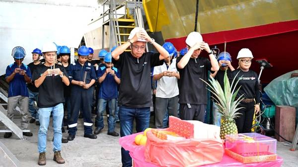 Keel-laying ceremony for B100-compatible vessel.